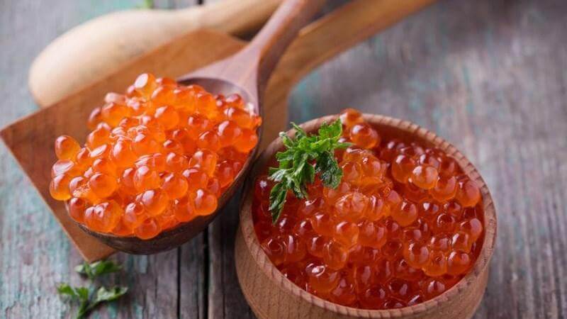 Trứng cá hồi chứa rất nhiều chất dinh dưỡng cho cơ thể