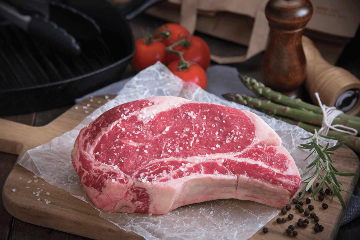 Ribeye nổi bật với vân mỡ xen kẽ, tạo độ béo thơm khi nướng.